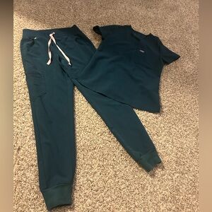 FIGS Caribbean blue matching scrub top and bottom XS